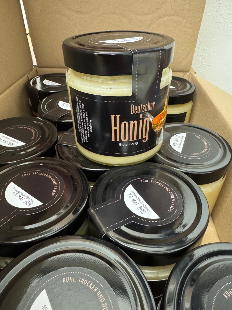 Kiste mit 13 Gläsern Blütenhonig super Angebot