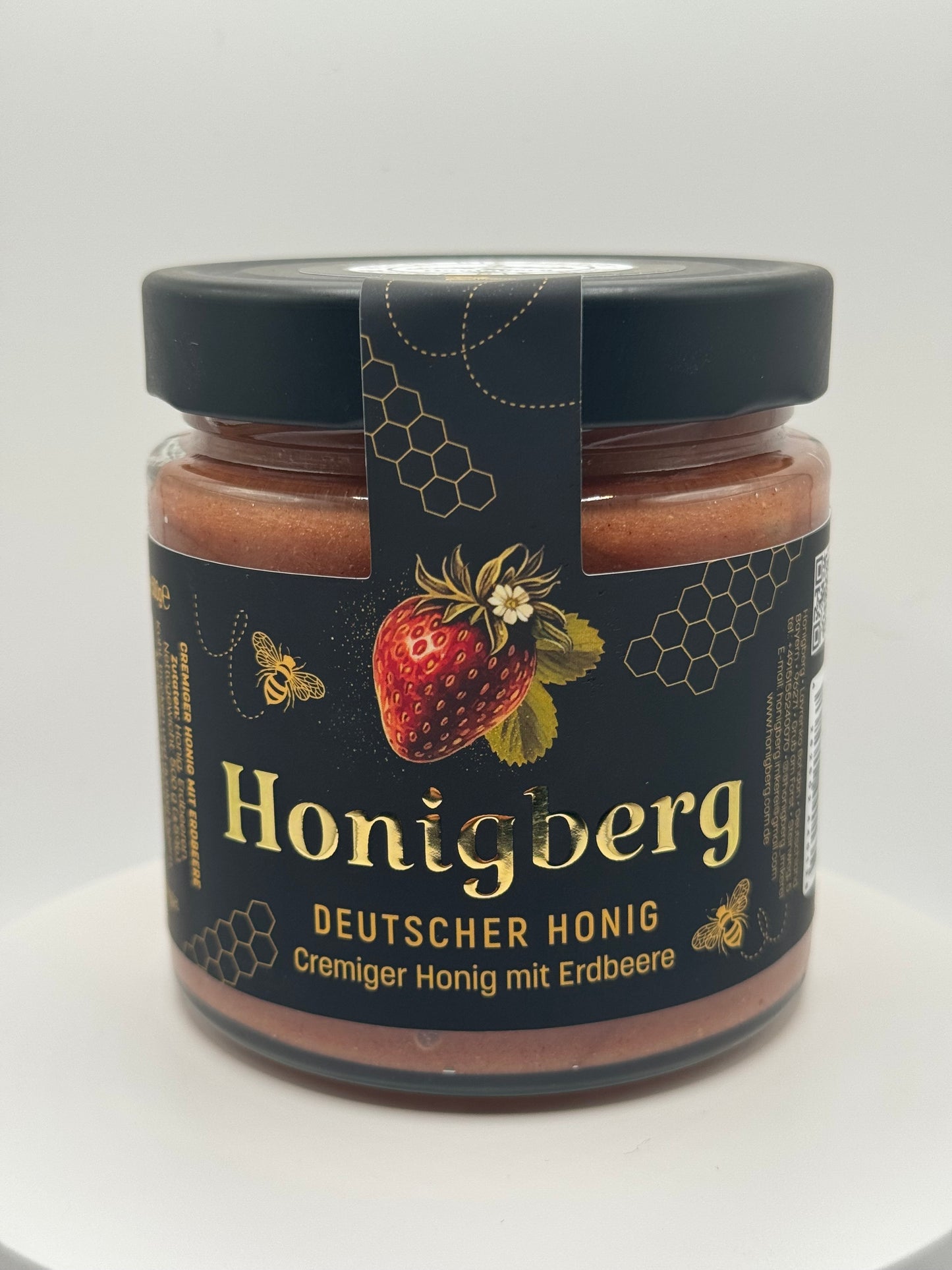 Cremiger Honig mit Erdbeeren